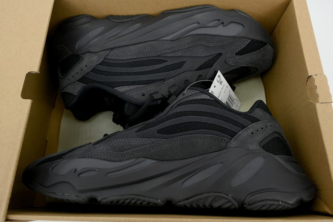 Yeezy Boost 700 V2 LW Vanta