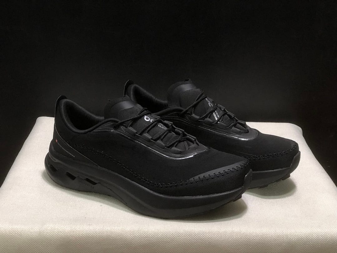 On Cloudsurfr Max 2 (Colorway 5)