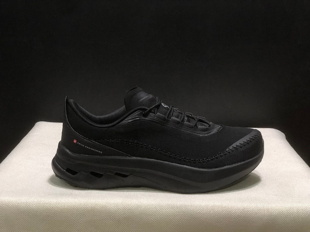 On Cloudsurfr Max 2 (Colorway 5)