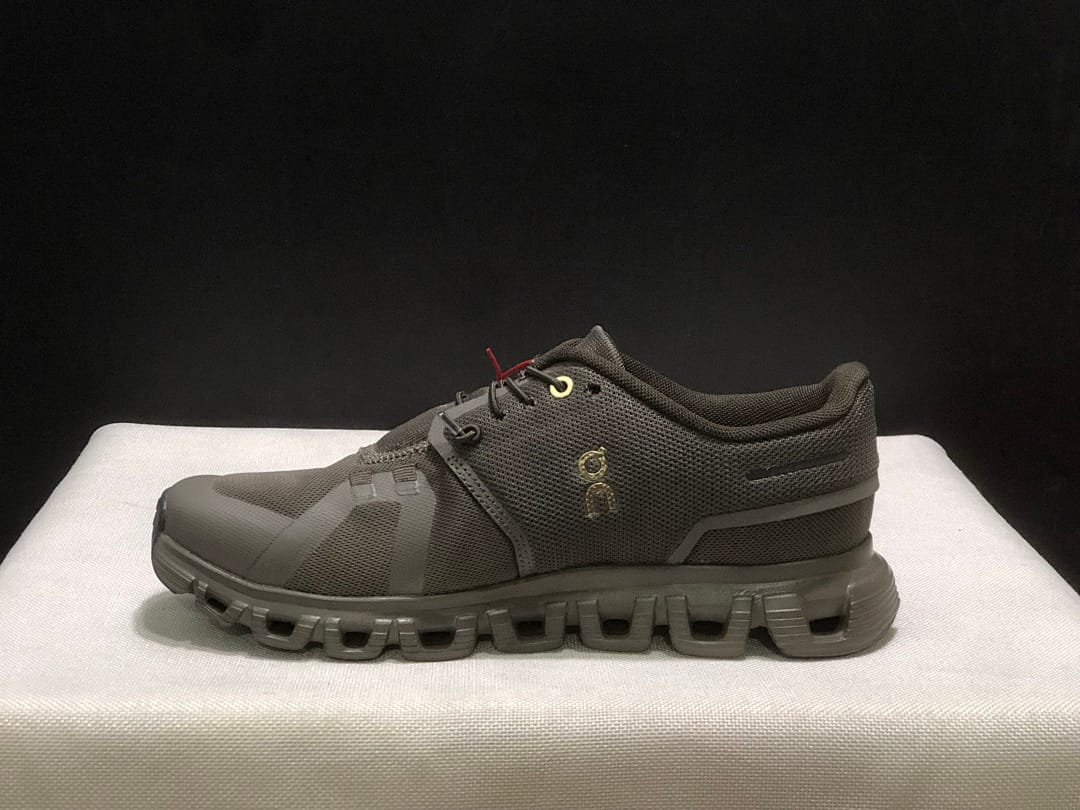 On Cloud 6 (Colorway 3)