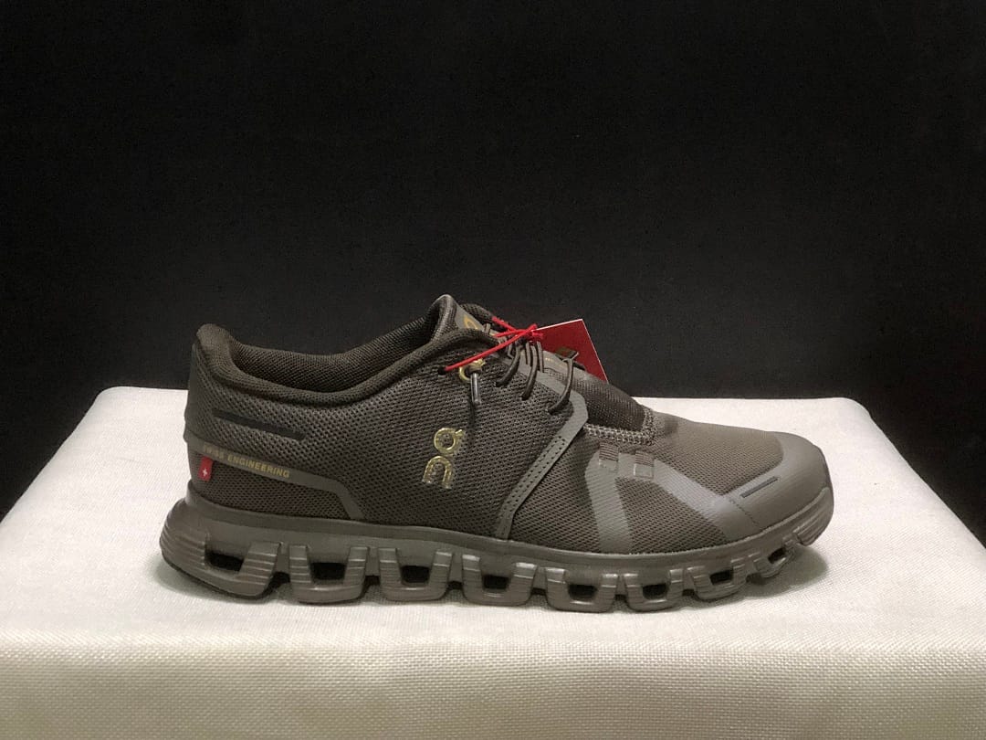 On Cloud 6 (Colorway 3)