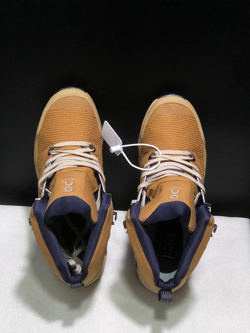 On Cloudwander (Colorway 4)