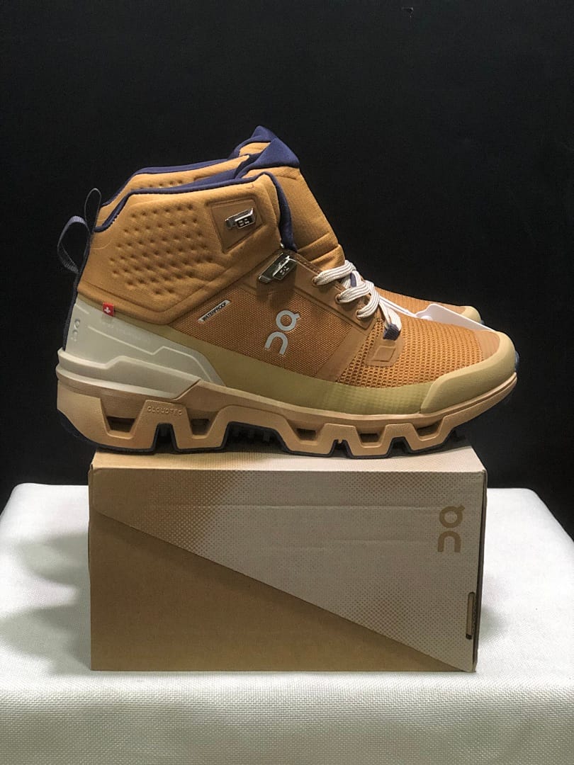 On Cloudwander (Colorway 4)