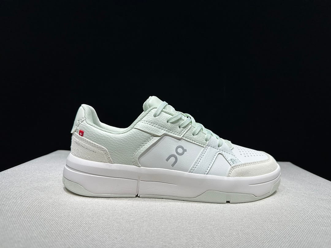 On THE ROGER Clubhouse 3 V2 (Colorway 3)