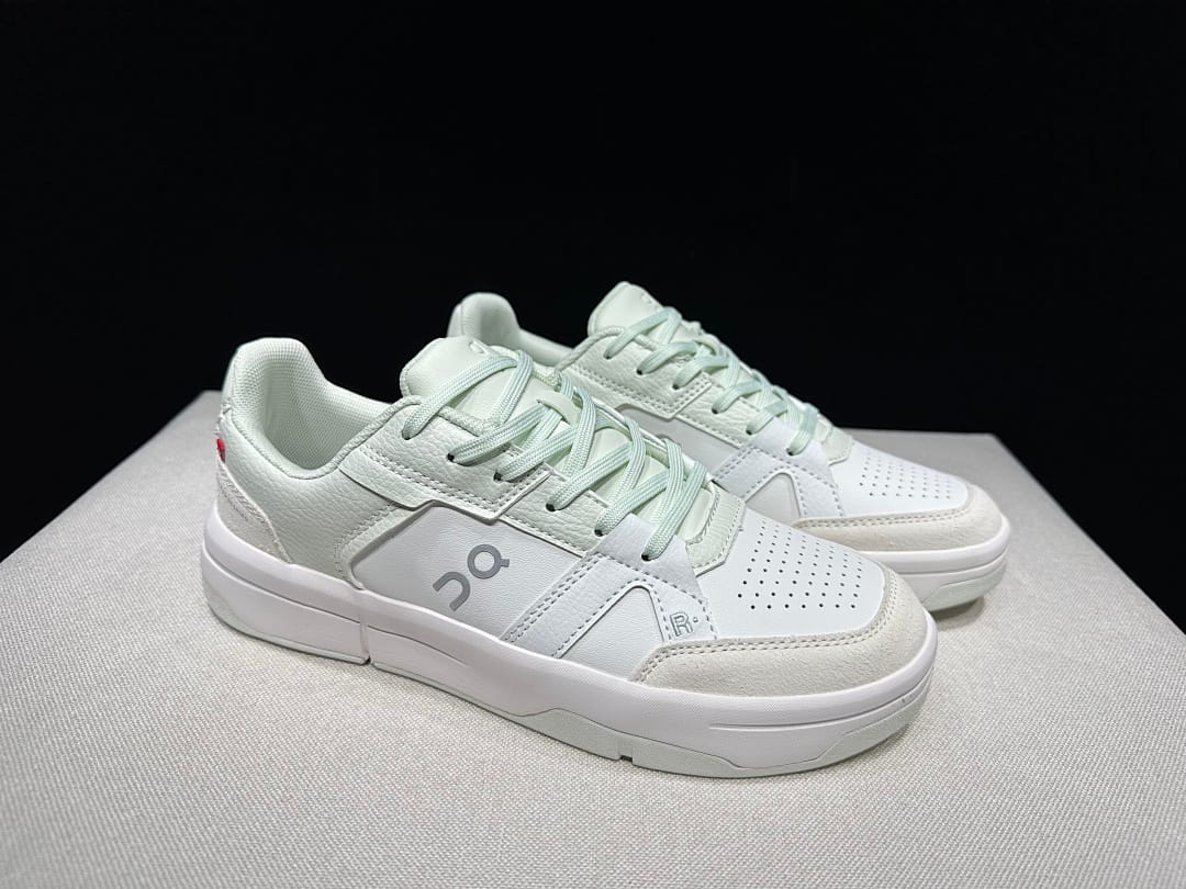 On THE ROGER Clubhouse 3 V2 (Colorway 3)