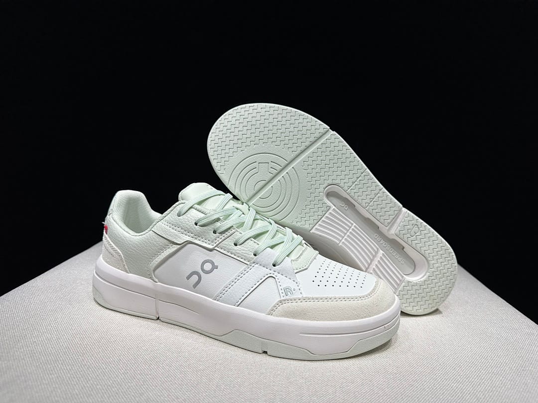 On THE ROGER Clubhouse 3 V2 (Colorway 3)