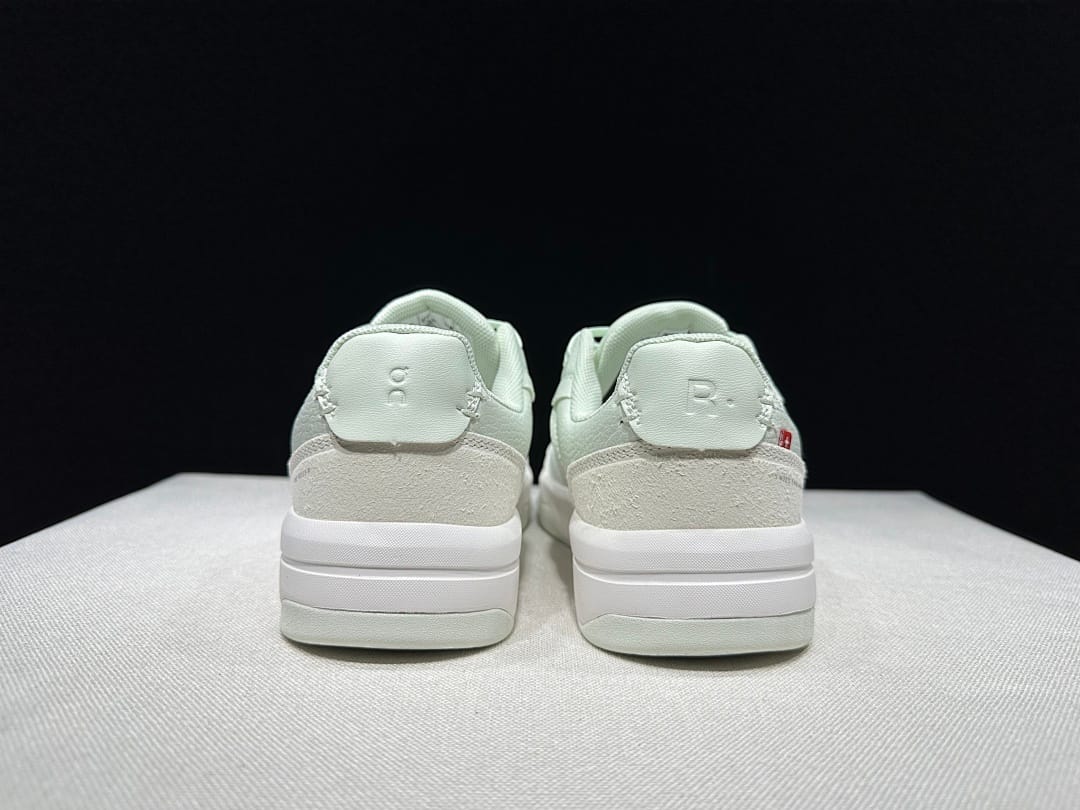 On THE ROGER Clubhouse 3 V2 (Colorway 3)