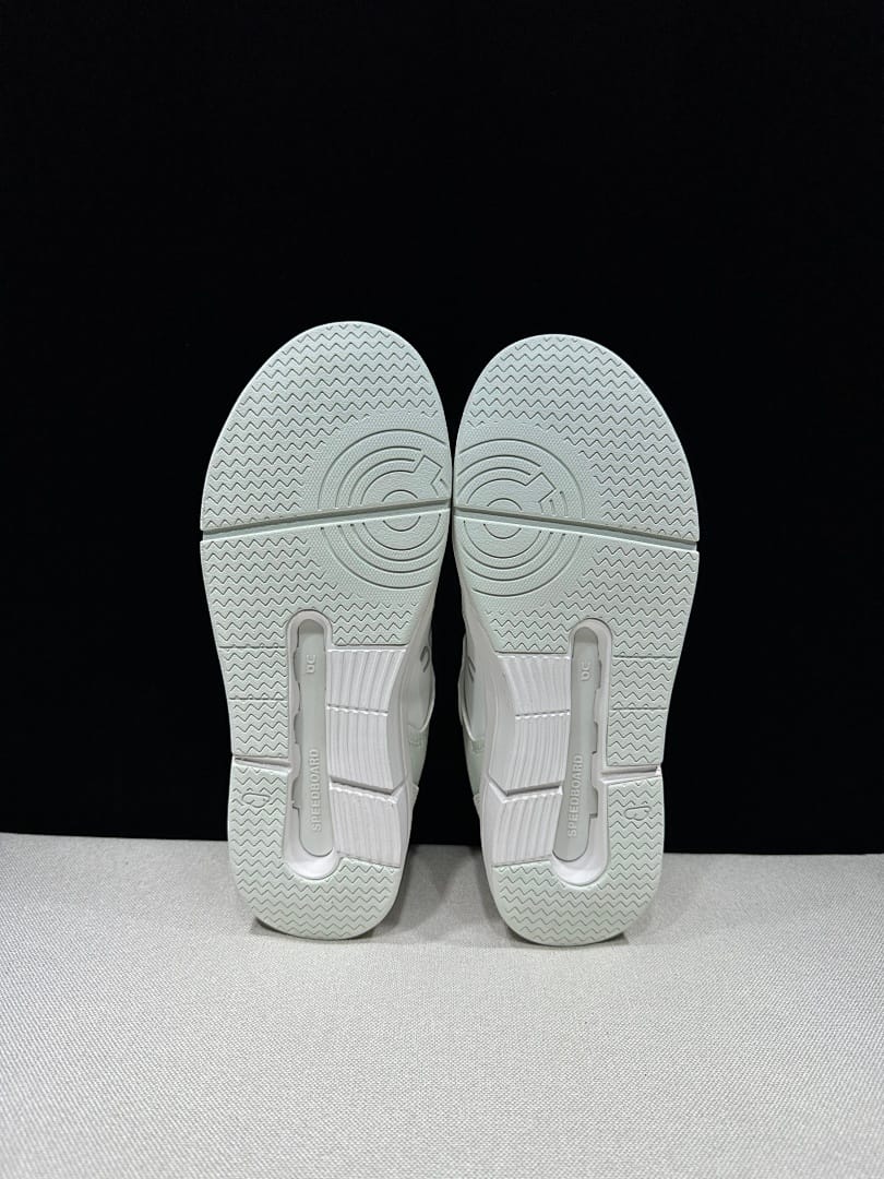 On THE ROGER Clubhouse 3 V2 (Colorway 3)