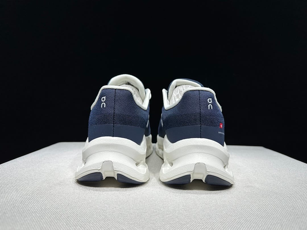 On Cloudtilt Spring 'Navy'