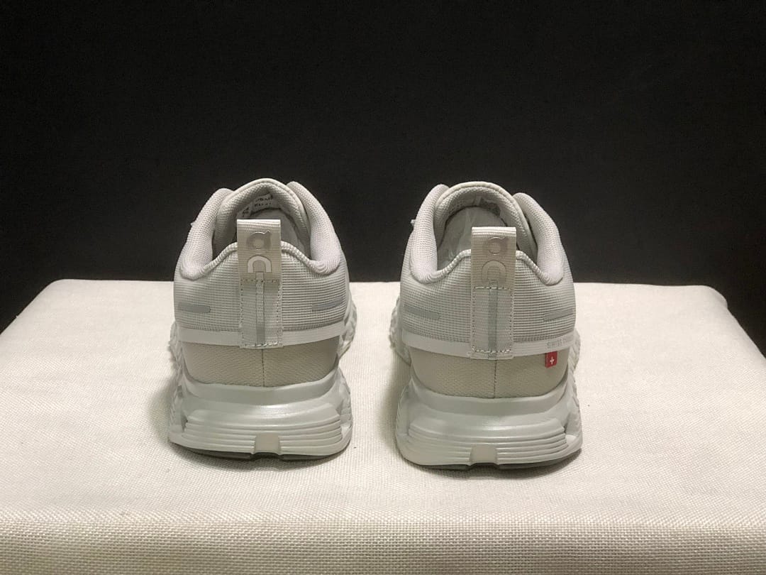 On Cloud 6 (Colorway 2)