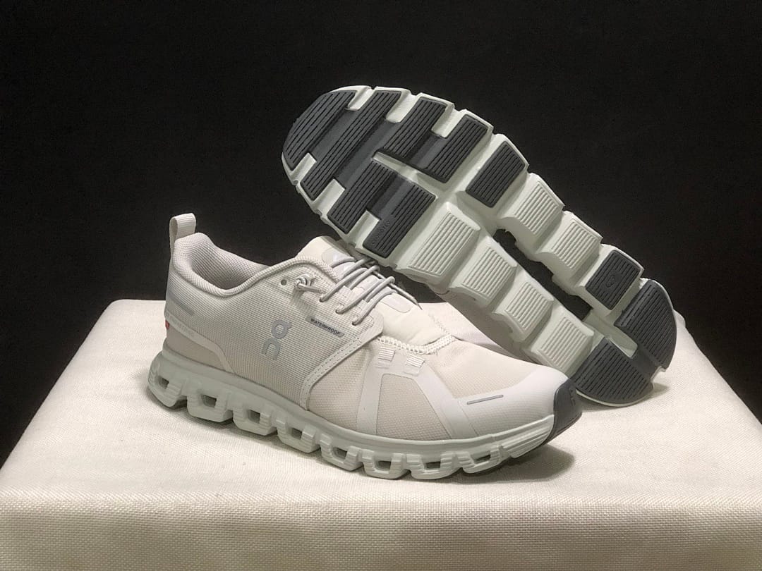 On Cloud 6 (Colorway 2)