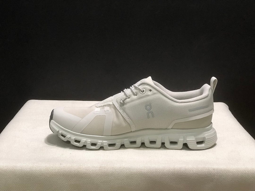 On Cloud 6 (Colorway 2)
