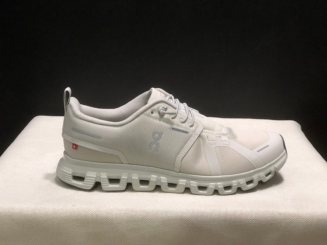 On Cloud 6 (Colorway 2)
