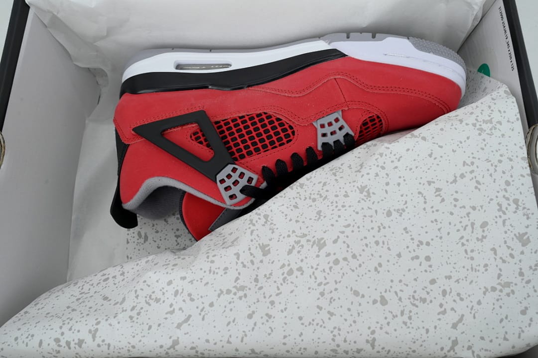 Air Jordan 4 Retro Toro Bravo (Colorway 3)
