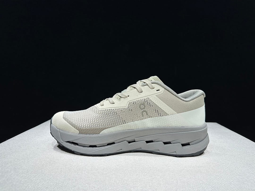 On Cloudultra 3 (Colorway 3)