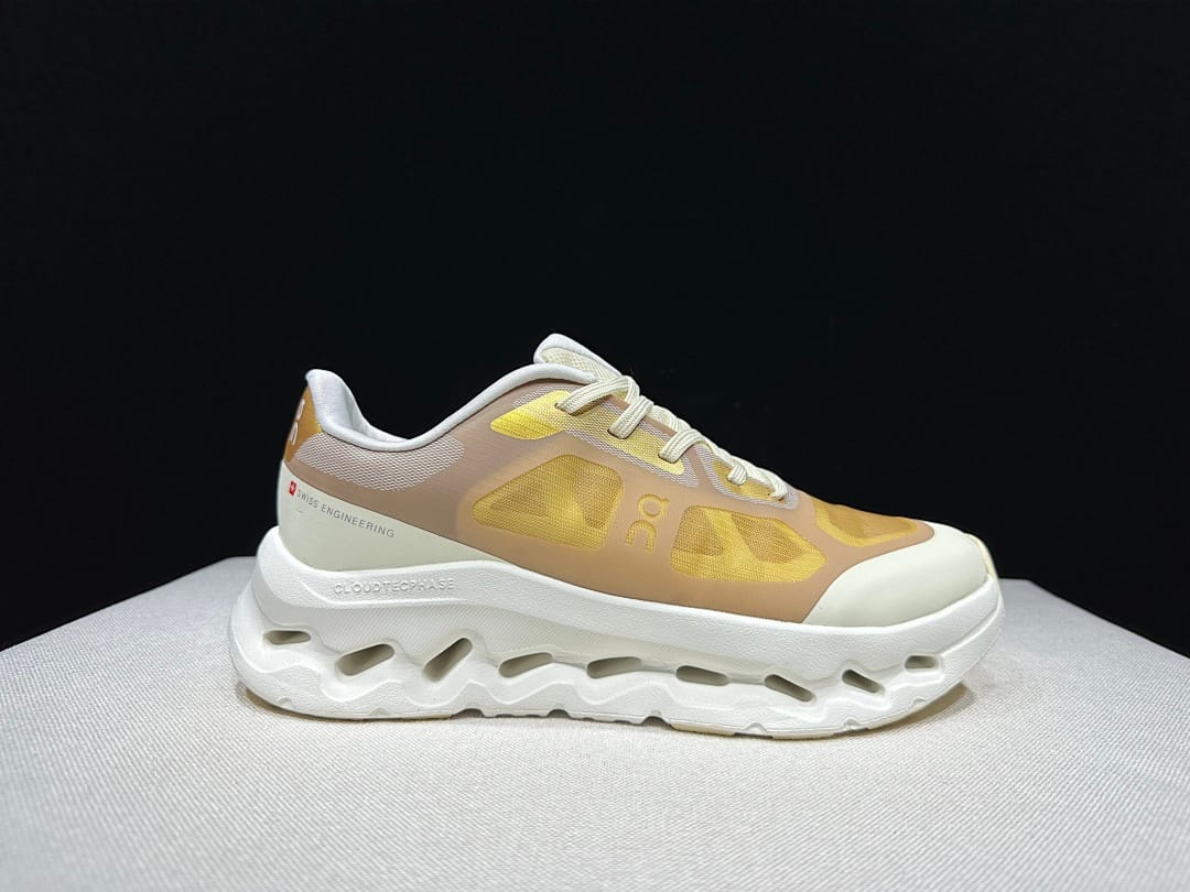 On Cloudtilt Remix (Colorway 11)