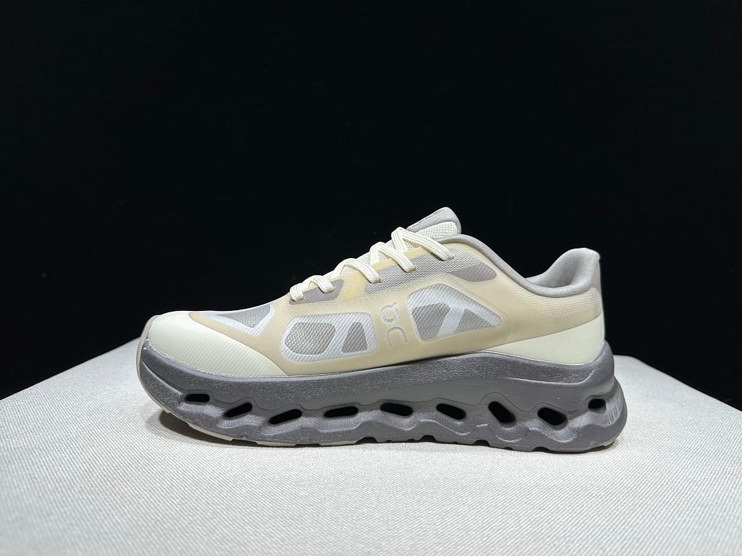 On Cloudtilt Remix (Colorway 5)