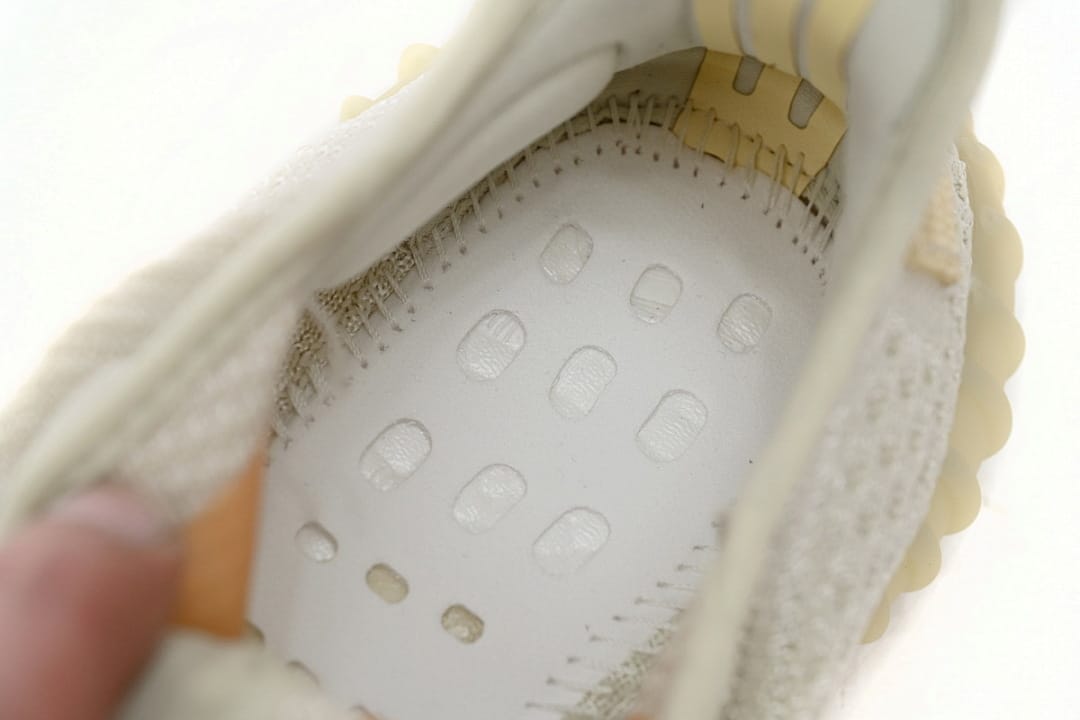 Yeezy Boost 350 V2 A8 Lundmark UV