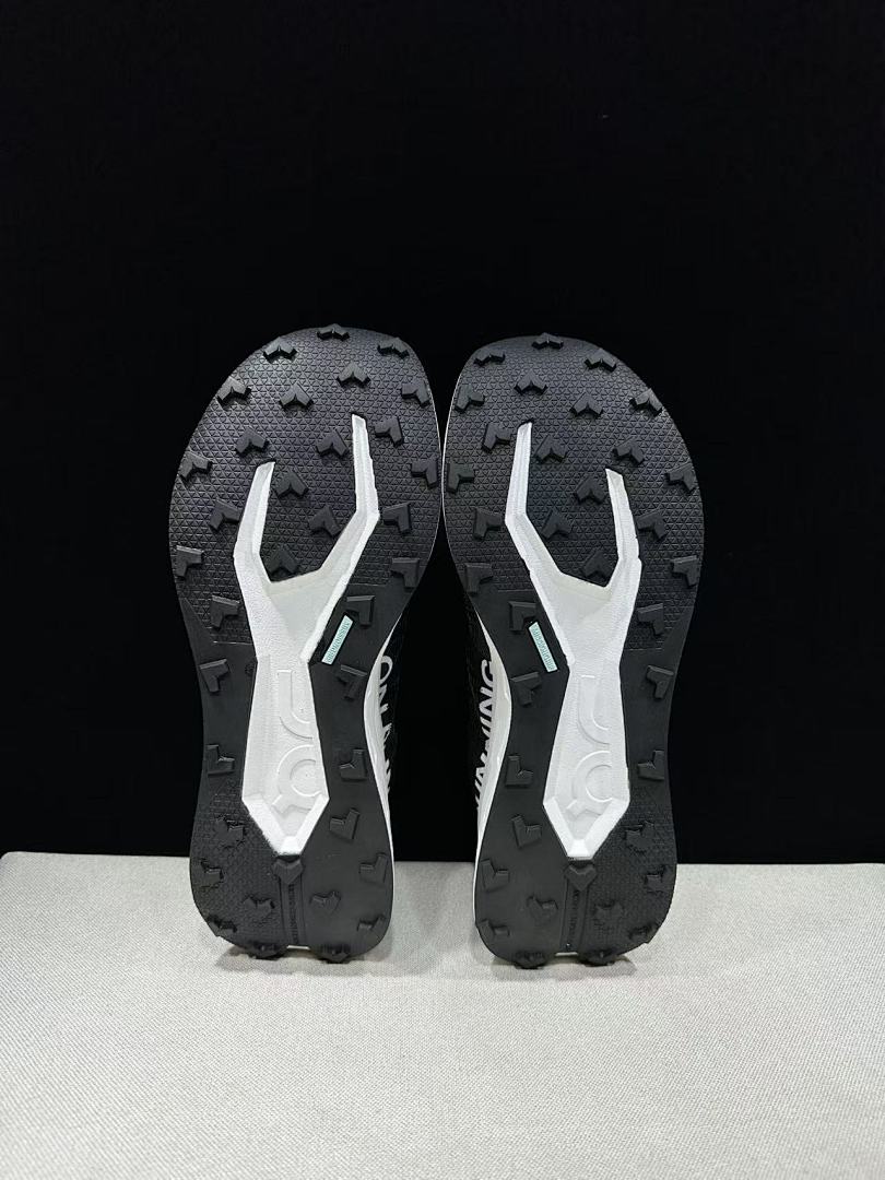 On Cloudultra Pro (Colorway 9)
